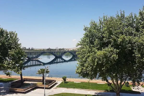 Diş Hekimi Ömer Yıldız Kliniği - Resim 4