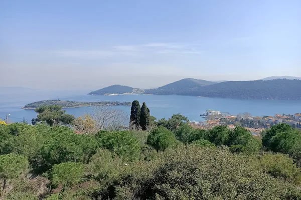 Burgazada Mezarlığı - Resim 1