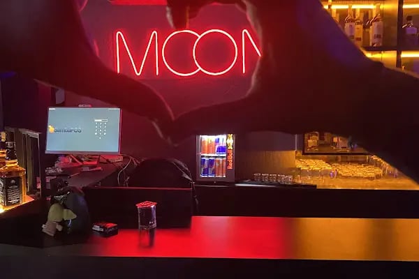Moon Performance Hall - Resim 4