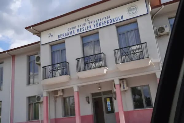 Dokuz Eylül Üniversitesi Bergama Meslek Yüksekokulu - Resim 1