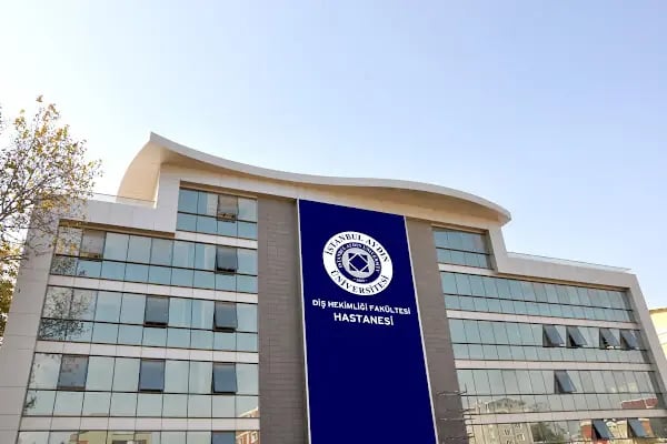 İstanbul Aydın Üniversitesi Diş Hekimliği Fakültesi Hastanesi Dentaydın - Resim 1