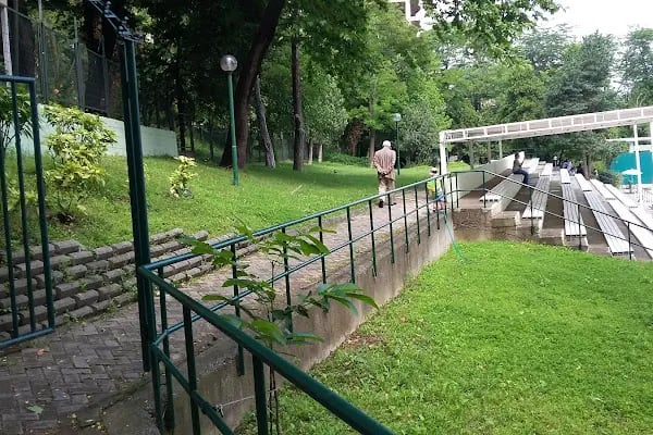 Havuzlu Park - Resim 16