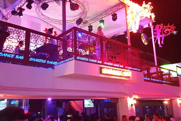 Shakers Dance Bar - Resim 3