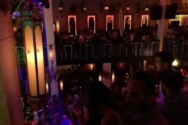 Shakers Dance Bar - Resim 10