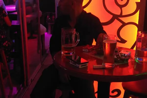 Shakers Dance Bar - Resim 11