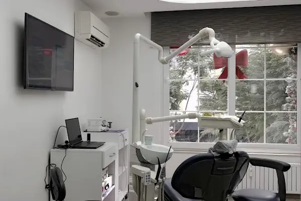 Deniz Ünaldı Ağız ve Diş Polikliniği - Resim 13