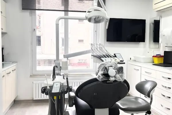 Deniz Ünaldı Ağız ve Diş Polikliniği - Resim 12
