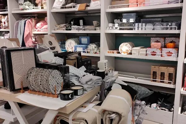 BULDAN'S Bodrum Magazasi - Resim 3