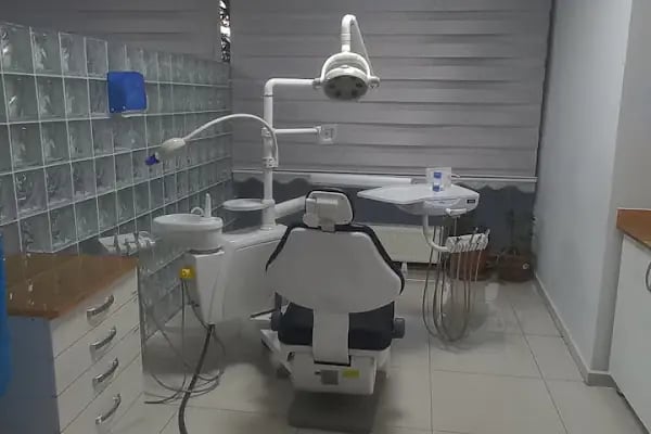 Aydınlıkevler Diş Polikliniği - Resim 17