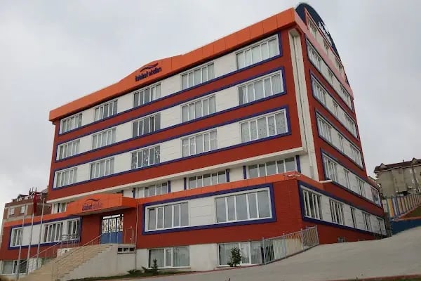 İsabet Okulları Çayırova Güneş Kampüsü - Resim 1
