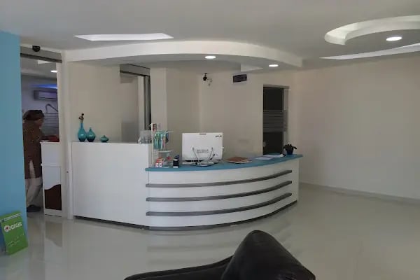Diş Hekimi Barış Berker DentALİAĞA Diş Kliniği - Resim 8