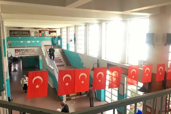 Vehbi Koç İlkokulu - Resim 3