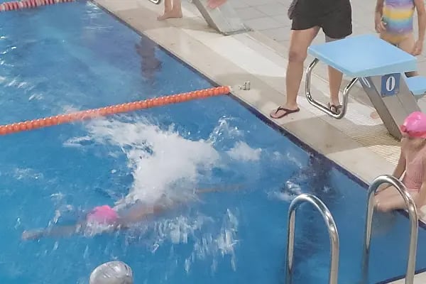Alanya Olimpik Yüzme Havuzu - Resim 10