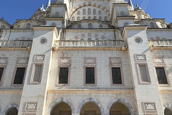 Sabancı Merkez Camii - Resim 4