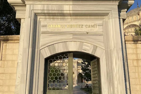 Sabancı Merkez Camii - Resim 11