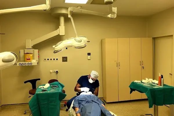 Capillum Clinic Saç Ekimi ve Saç Sağlığı Merkezi - Resim 2