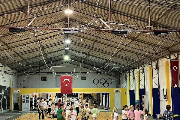 Alanyaspor eskrim salonu - Resim 1