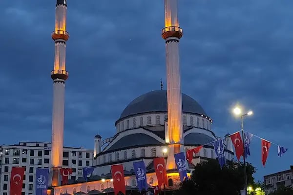 Bağcılar Meydan Cami Önü - Resim 3