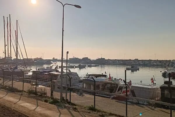 Ambarlı Balıkçı Barınağı - Resim 2