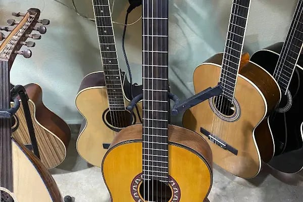 Serhat Müzik Evi-Müzik Aletleri-saz-bağlama-Gitar-Keman-piyano- bağcılar istabul - Resim 13