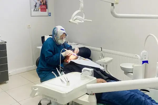 ÖZEL AB AĞIZ VE DIŞ SAĞLIĞI POLİKLİNİĞİ - Resim 2