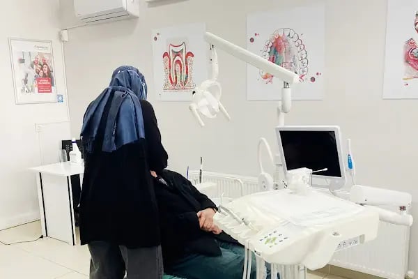 ÖZEL AB AĞIZ VE DIŞ SAĞLIĞI POLİKLİNİĞİ - Resim 11