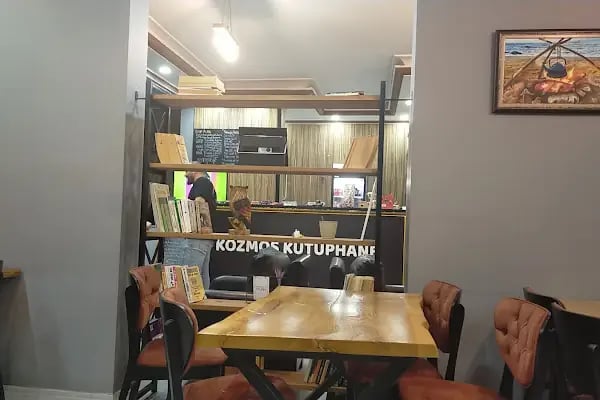 Kozmos Kütüphane Cafe - Resim 4