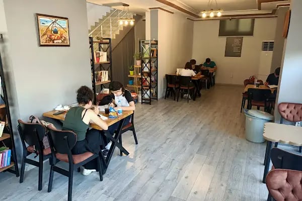 Kozmos Kütüphane Cafe - Resim 3