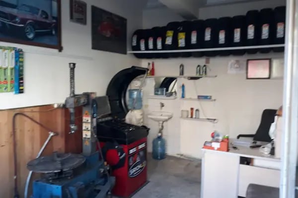 SEÇGİN OTO LASTİK,İZMİR,KARŞIYAKA,ŞEMİKLER.ATAŞEHİR 7/24 ACİL LASTİKÇİ - Resim 6