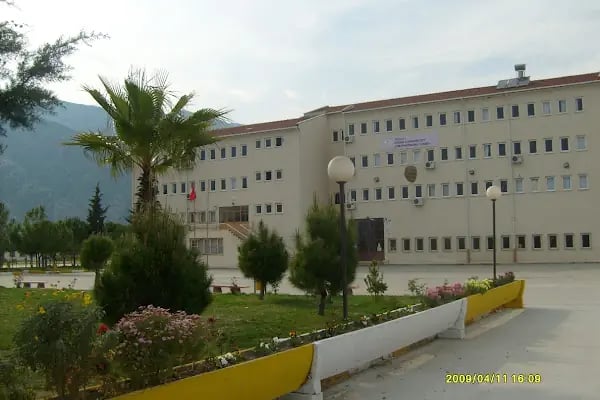 Finike Cumhuriyet Mesleki Ve Teknik Anadolu Lisesi - Resim 1