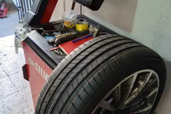 Baştürk Oto Lastik akü yol yardım - Resim 9