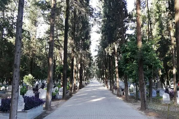 Ceyhan Asri Mezarlığı - Resim 3