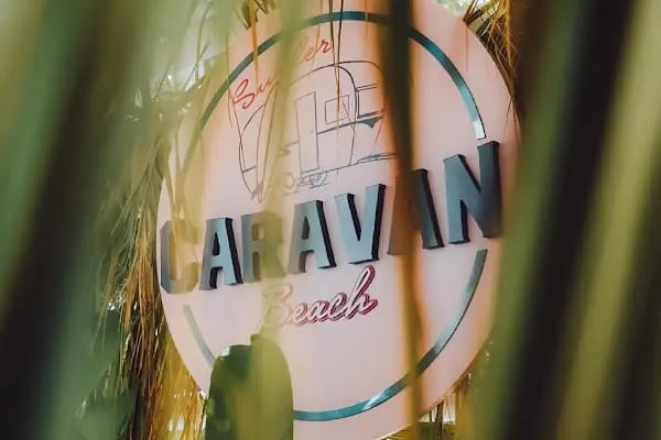 Surfer Caravan Beach - Resim 3