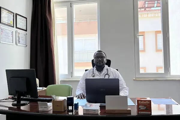 Uzm. Dr. Muhammed B. Jaiteh, İç Hastalıkları Uzmanı - Resim 4