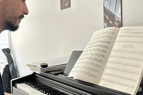 Bahçeşehir Melodi Sanat Akademisi &amp; Avcılar Müzik Okulları &amp; Gitar Kursu &amp; Bateri Kursu &amp; Keman Kursu &amp; Yan Flüt Kursu - Resim 7