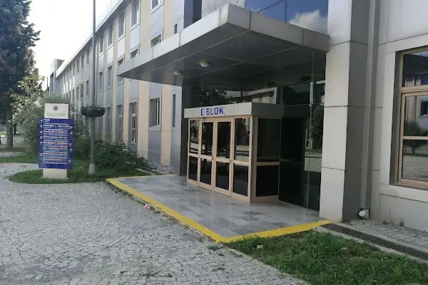 Yıldız Teknik Üniversitesi Spor Salonu - Resim 18
