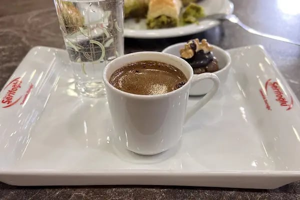 Antepli Şerifoğlu baklavaları Arnavutköy Şubesi - Resim 12
