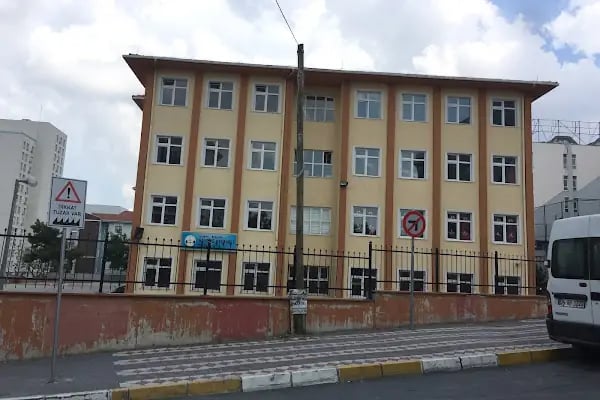 Hayriye Kayraklı Ortaokulu - Resim 9