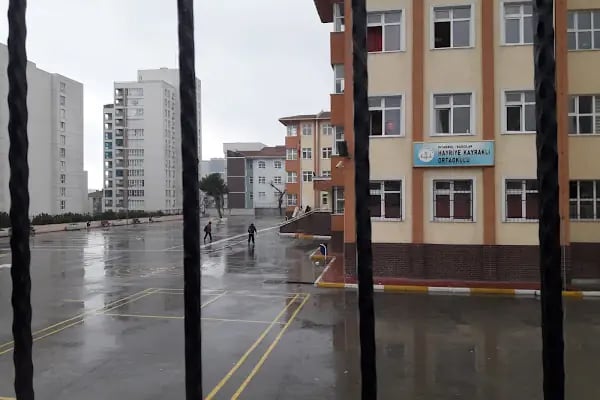 Hayriye Kayraklı Ortaokulu - Resim 4