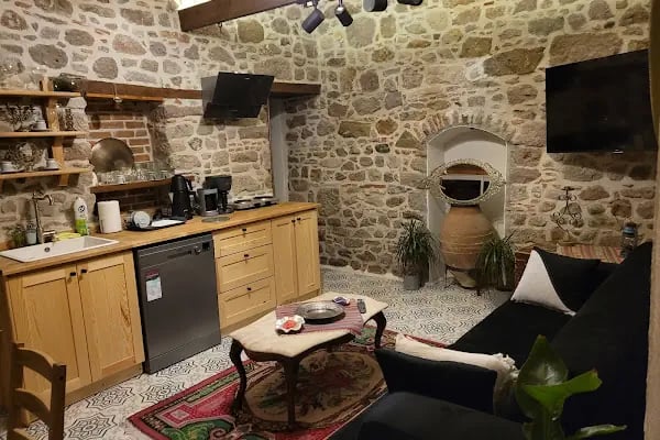 Rhea Guesthouse - Resim 11