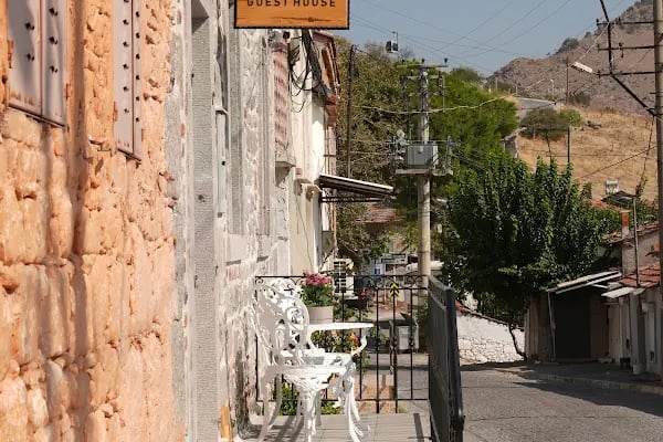 Rhea Guesthouse - Resim 3