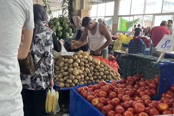 Bornova Belediyesi Merkez Pazar Yeri - Resim 19
