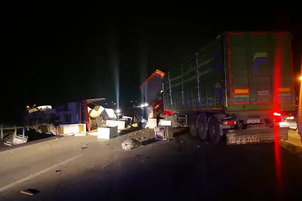 ERGAN OTOPARK YEDİEMİN OTO KURTARMA ÇEKİCİ - Resim 15