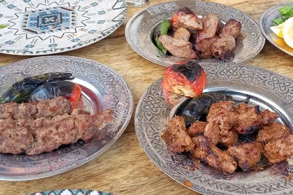 Bayazhan Hotel &amp; Restaurant - Resim 6