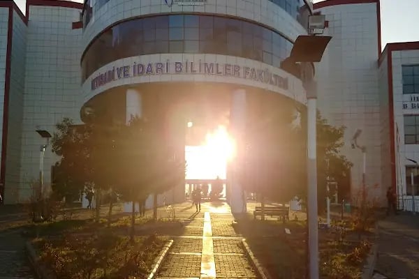 MCBÜ, İktisadi ve İdari Bilimler Fakültesi - Resim 9