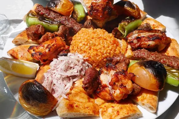 Güzelgün Meze Evi &amp; Et Pişiricisi - Resim 2