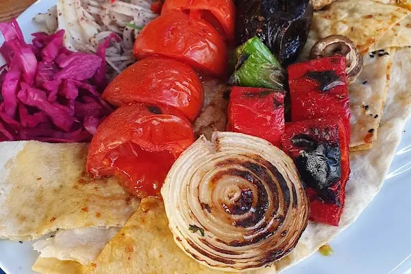 Güzelgün Meze Evi &amp; Et Pişiricisi - Resim 4