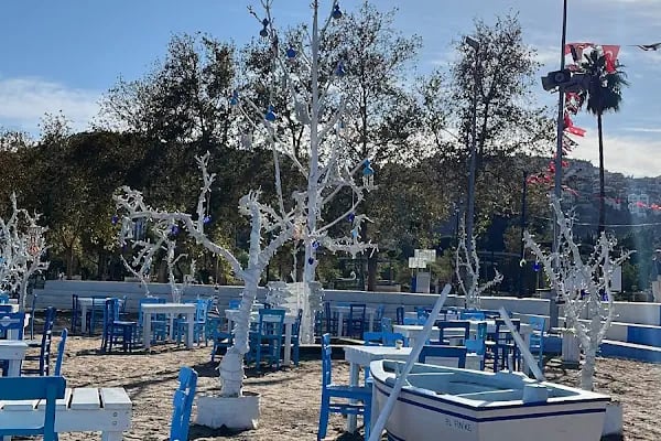 Finike Belediyesi Otobüs kafe - Resim 3