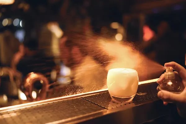 Alexandra Cocktail Bar - Resim 6