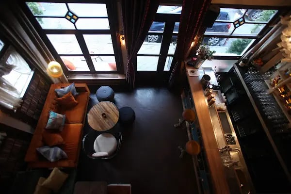 Alexandra Cocktail Bar - Resim 4